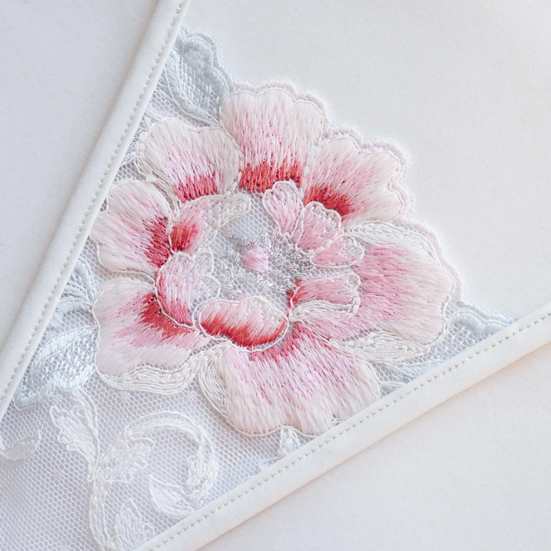 Blooming Tenderness - Mini G-String - Weiß