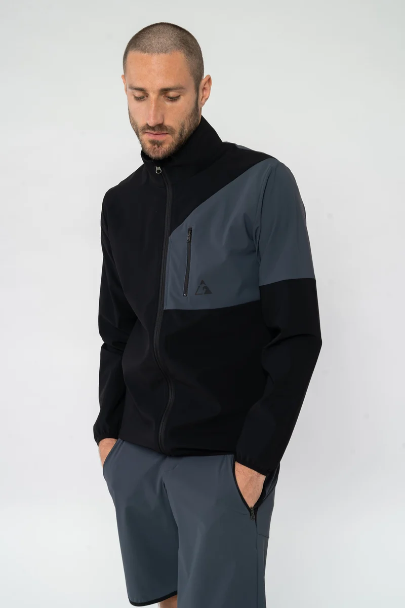 Sportjacke aus ECONYL®