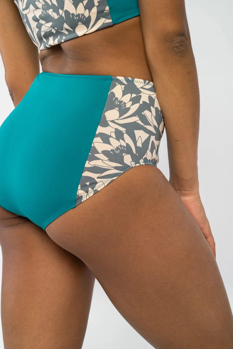 Hüfthohe Bikini Hose aus ECONYL®