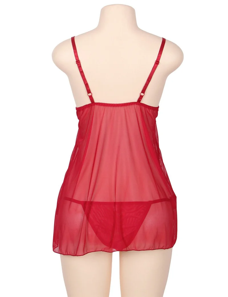 Rotes, transparentes Babydoll aus Mesh – tiefer V-Ausschnitt, 3D-Stickerei, Schlitz vorne und passender String.
