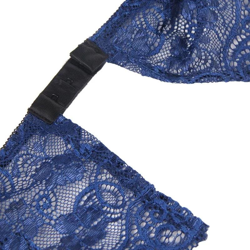 Set aus hellblauem, satiniertem Spitzen-Camisole und Höschen – Nachtwäsche