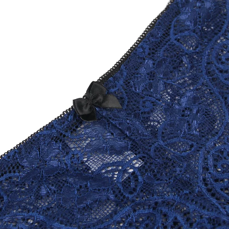 Set aus hellblauem, satiniertem Spitzen-Camisole und Höschen – Nachtwäsche