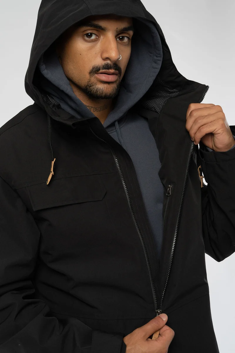 Regenjacke aus recyceltem Polyester