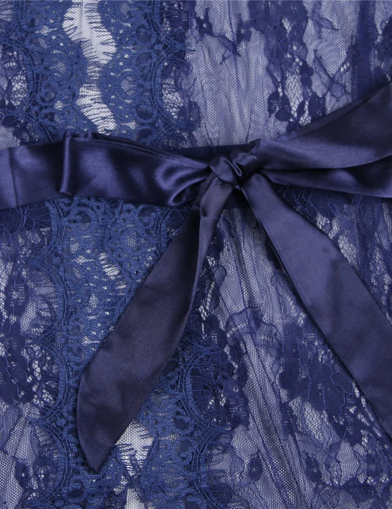 Babydoll aus blauer Wimpernspitze – Weite Ärmel, Knopfleiste, Satinbund & String-Set