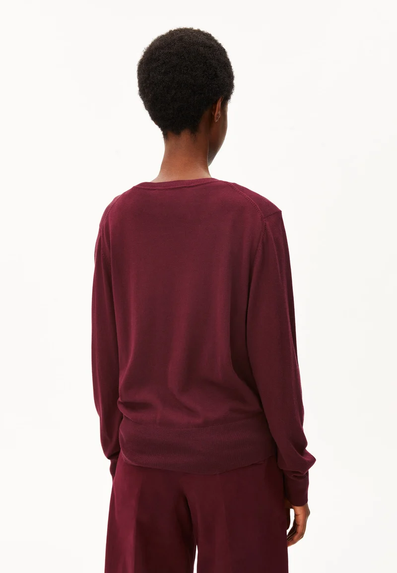 FINE KNIT SWEATER