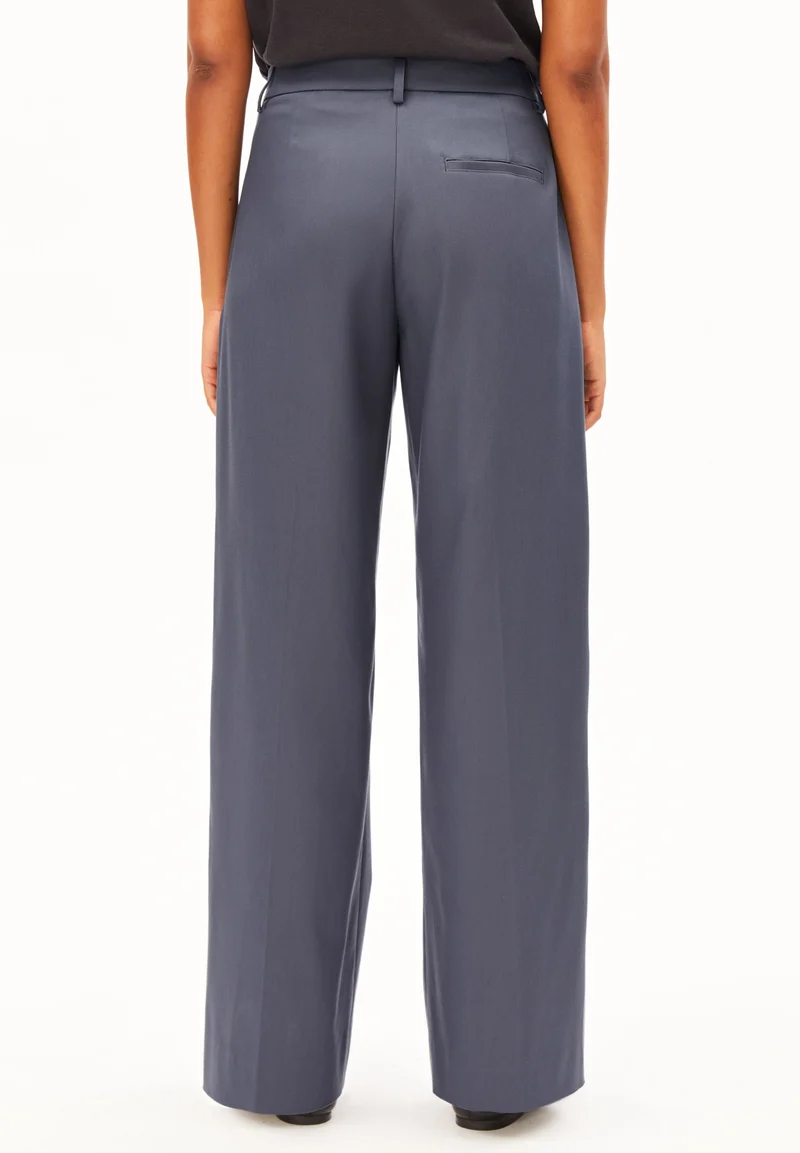LEANDRAA PANT