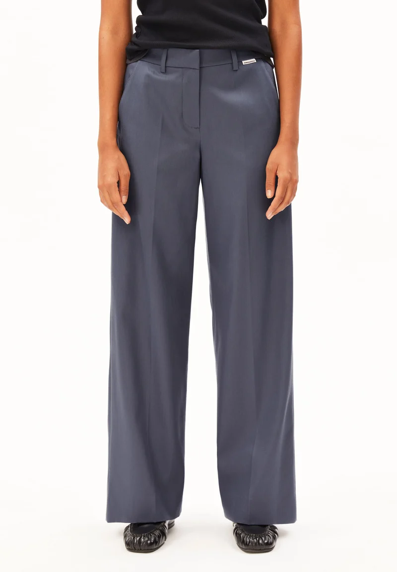 LEANDRAA PANT