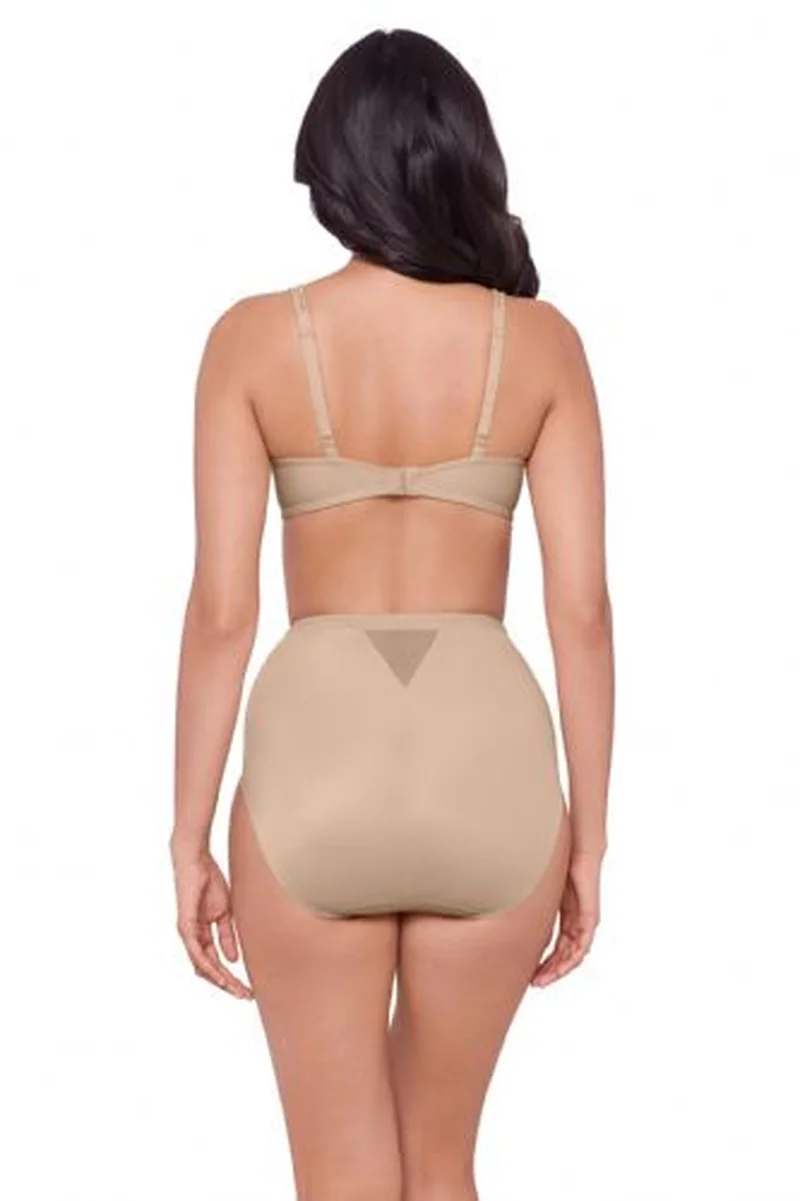 Miraclesuit Shapewear – Formgebender Slip mit Sofort-Bauchstraffung, Warmbeige