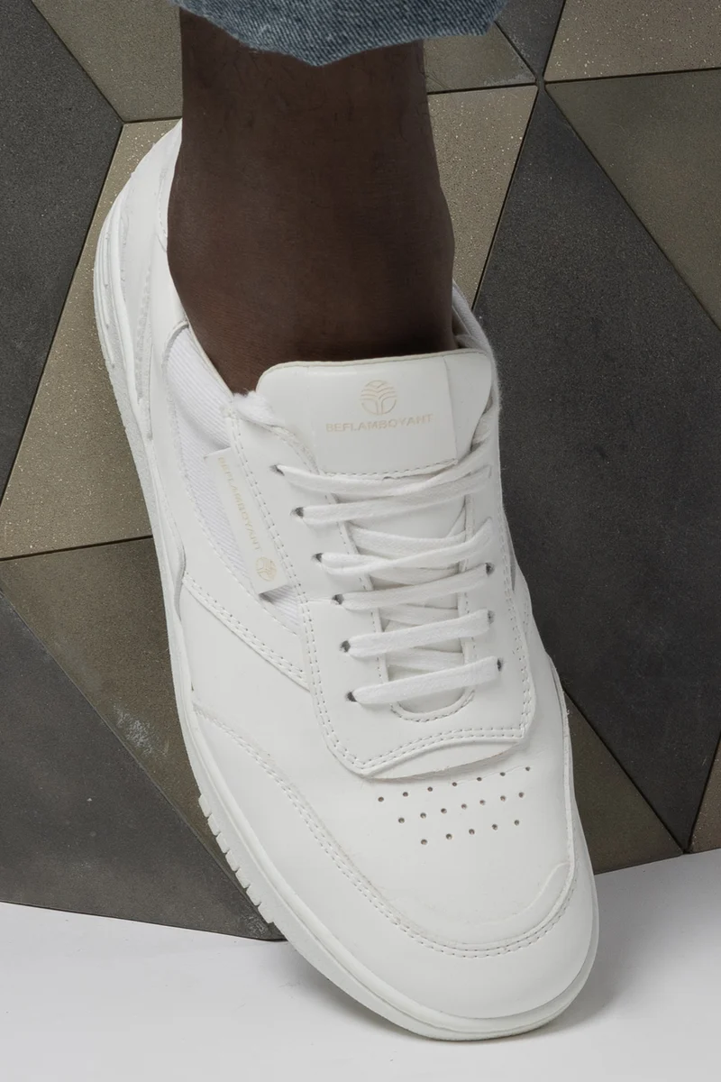 White Schuhe aus recyceltem Polyester