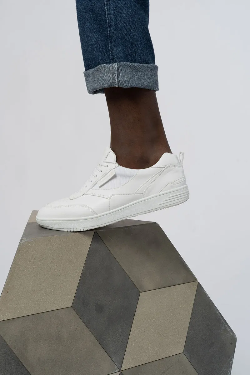 White Schuhe aus recyceltem Polyester