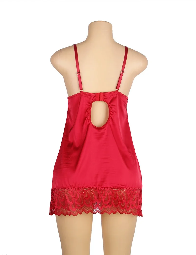 Rotes Babydoll aus floraler Spitze mit Haken- und Ösenverschluss am Rücken