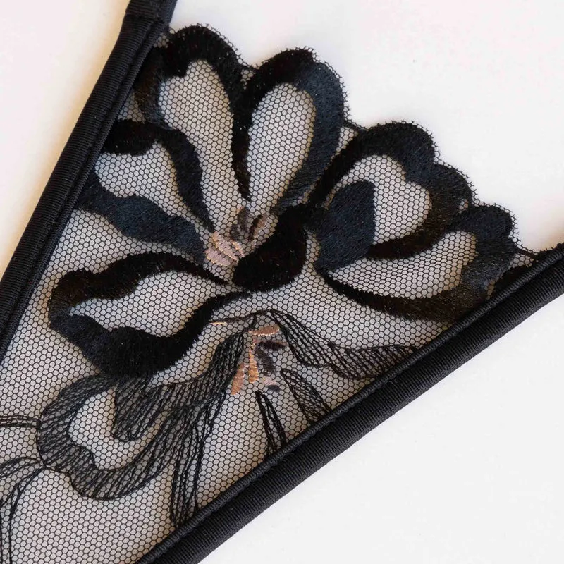Black Hollyhock - Mini G-String mit Schmuck