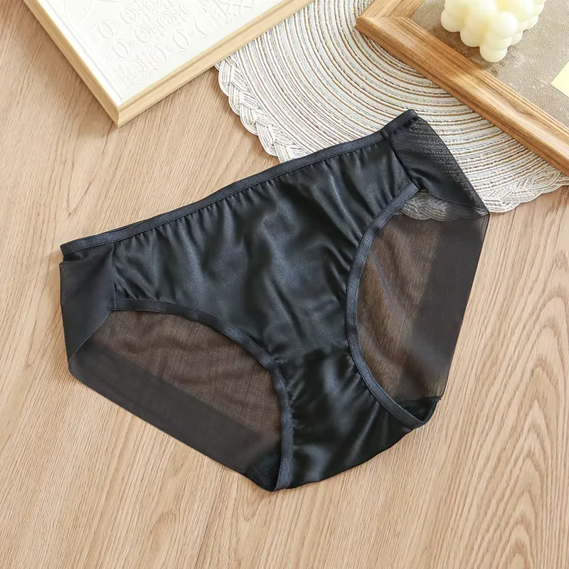 Nahtloser Slip aus schwarzer Seide