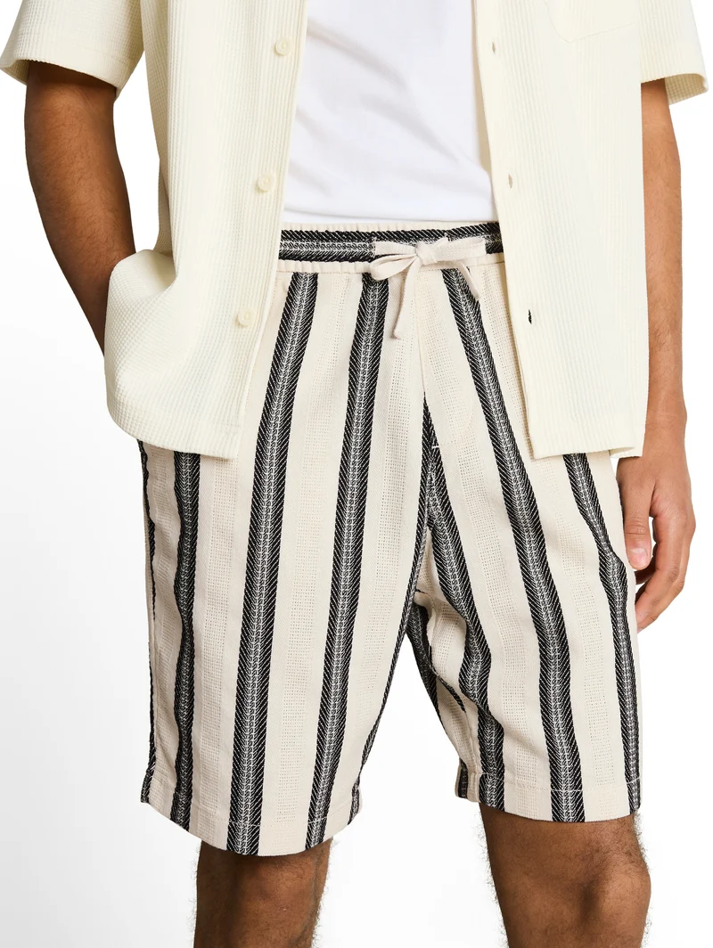 Relaxed Fit Shorts mit Streifenmuster