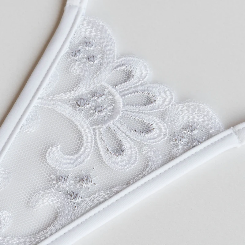 Young Love - Micro G-String mit Schmuck - Weiß