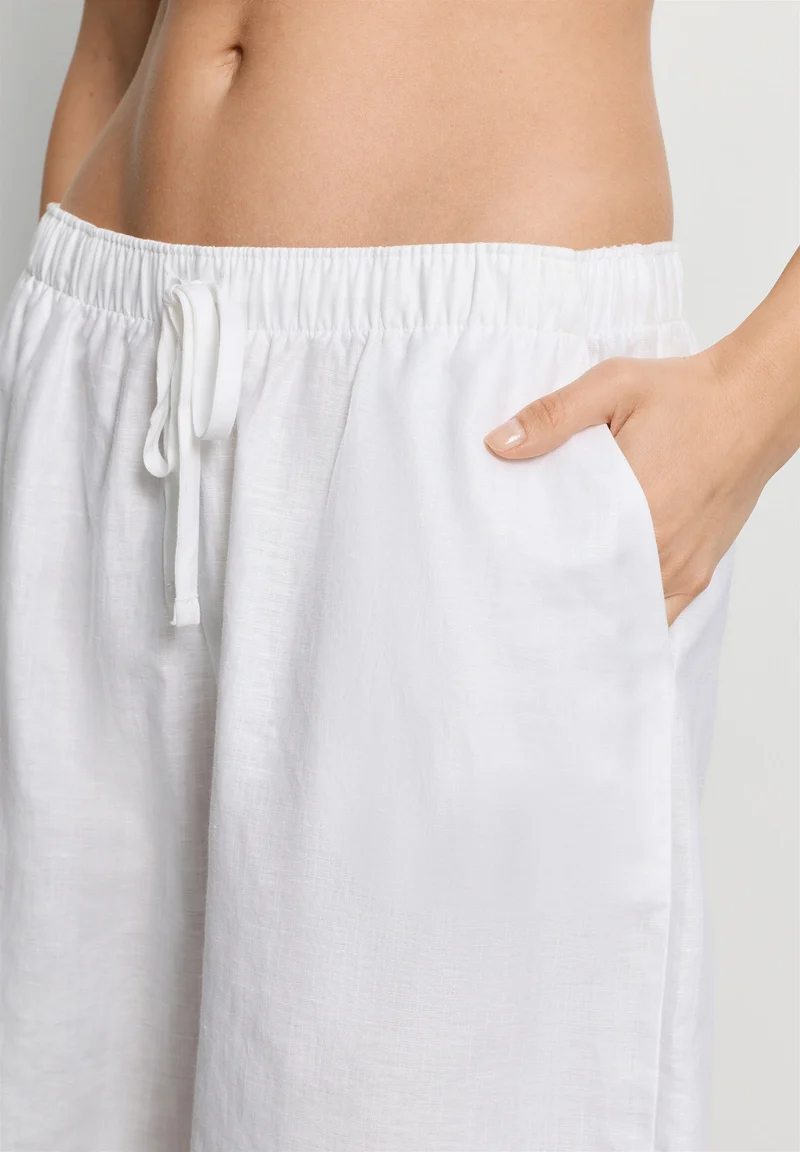 White Essentials Short Pants | white 078910-070101
