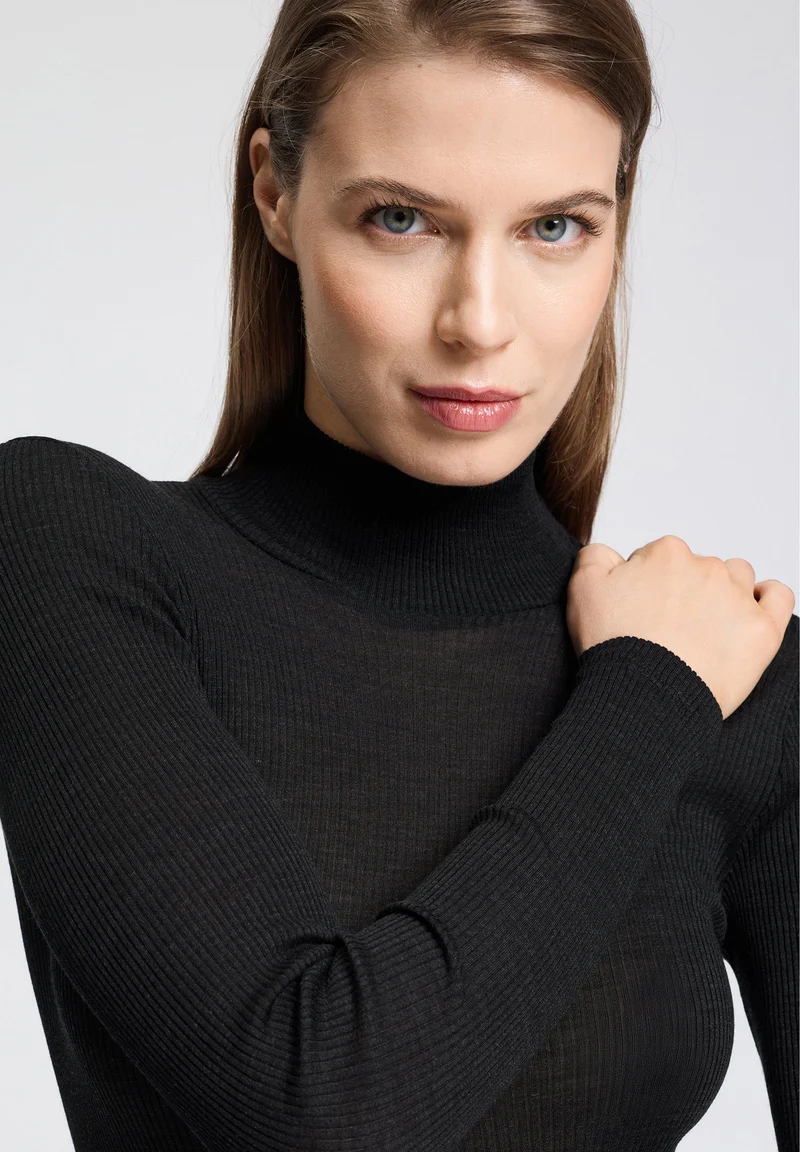 Marcia Turtle-Neck Shirt | phantom 070758-070924