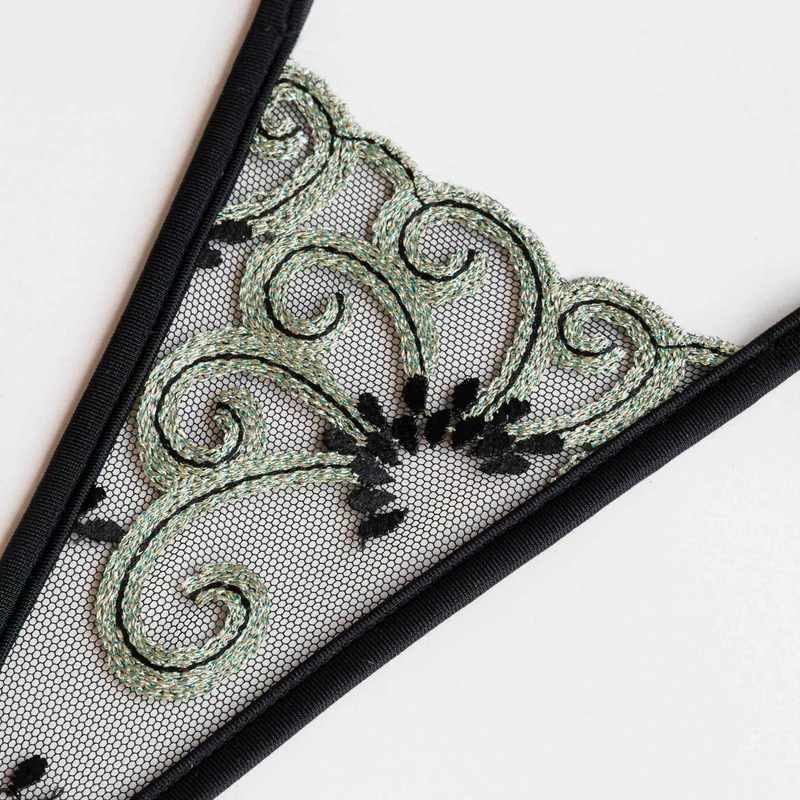 Jade Girl - Micro V-String mit Schmuck - Schwarz/Grün