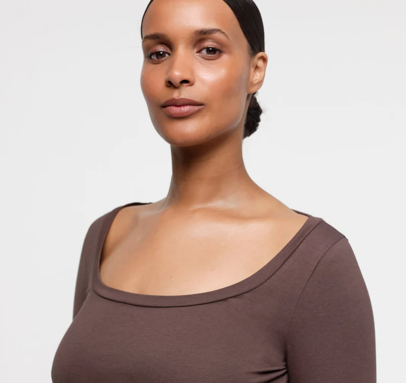 Everyday Scoop Neck Long Sleeve Tee