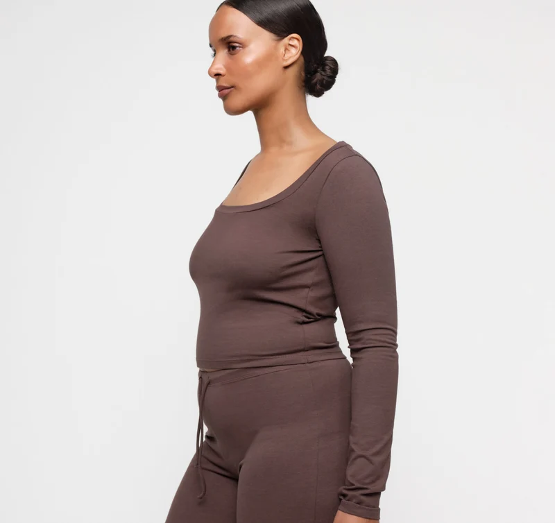 Everyday Scoop Neck Long Sleeve Tee