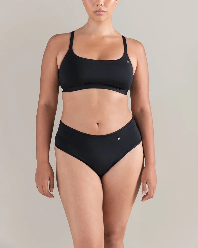 Nudea - Stretch-Bikinihose mit mittelhohem Bund, Schwarz