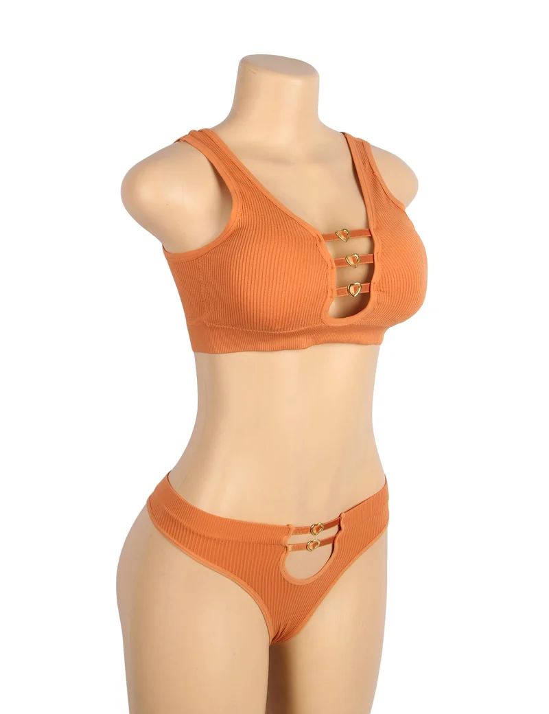 Orangefarbenes, nahtloses Strick-BH-Set mit Cut-Out und Herzverschluss