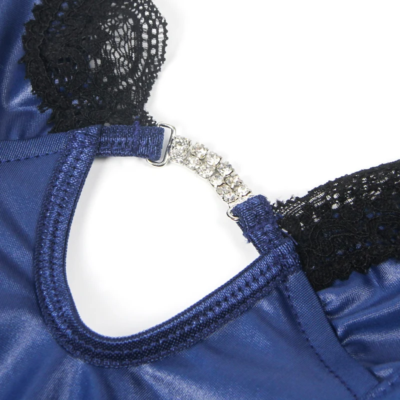 Blauer Kunstleder-Body – U-Ausschnitt am Rücken, Diamantkette und Spitzenbesatz an den Cups