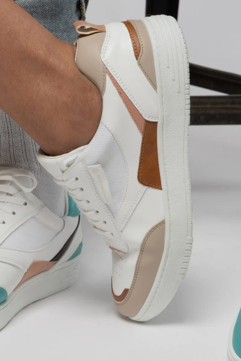 Sand Schuhe aus recyceltem Polyester