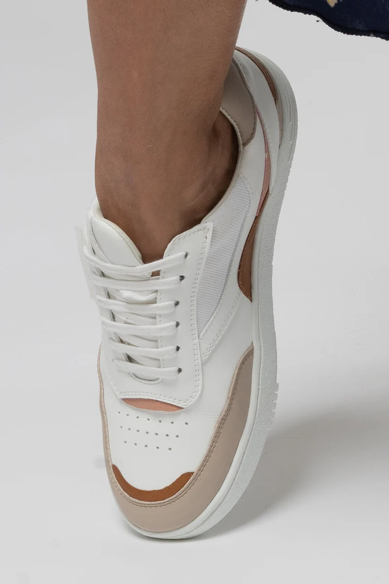 Sand Schuhe aus recyceltem Polyester