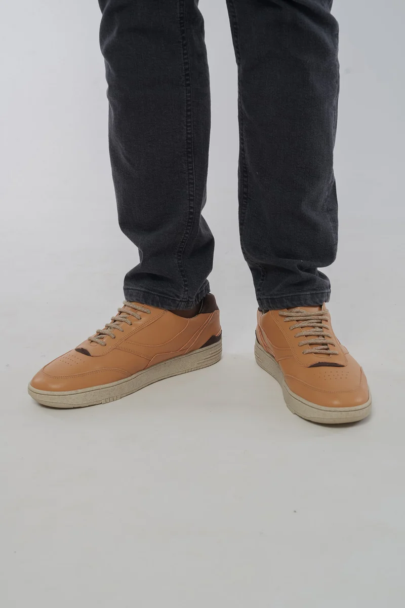 Caramel Schuhe aus recyceltem Polyester