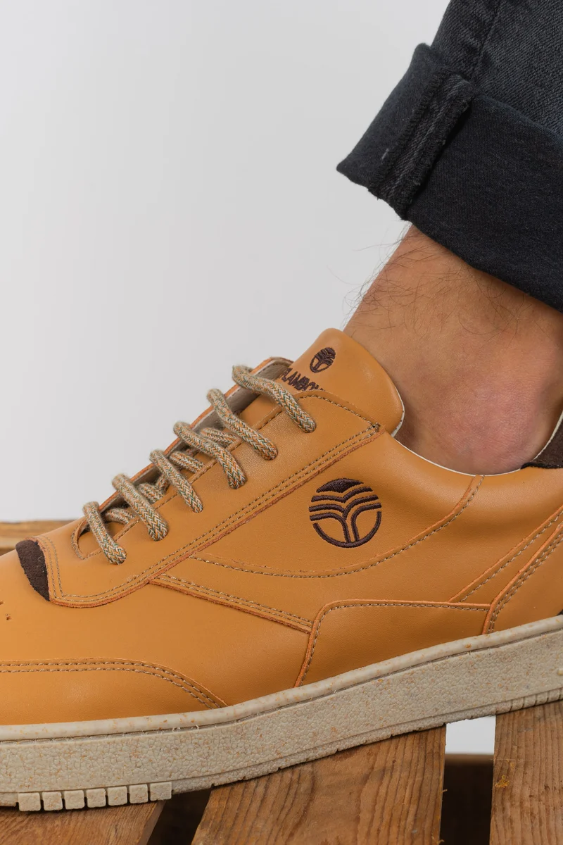 Caramel Schuhe aus recyceltem Polyester