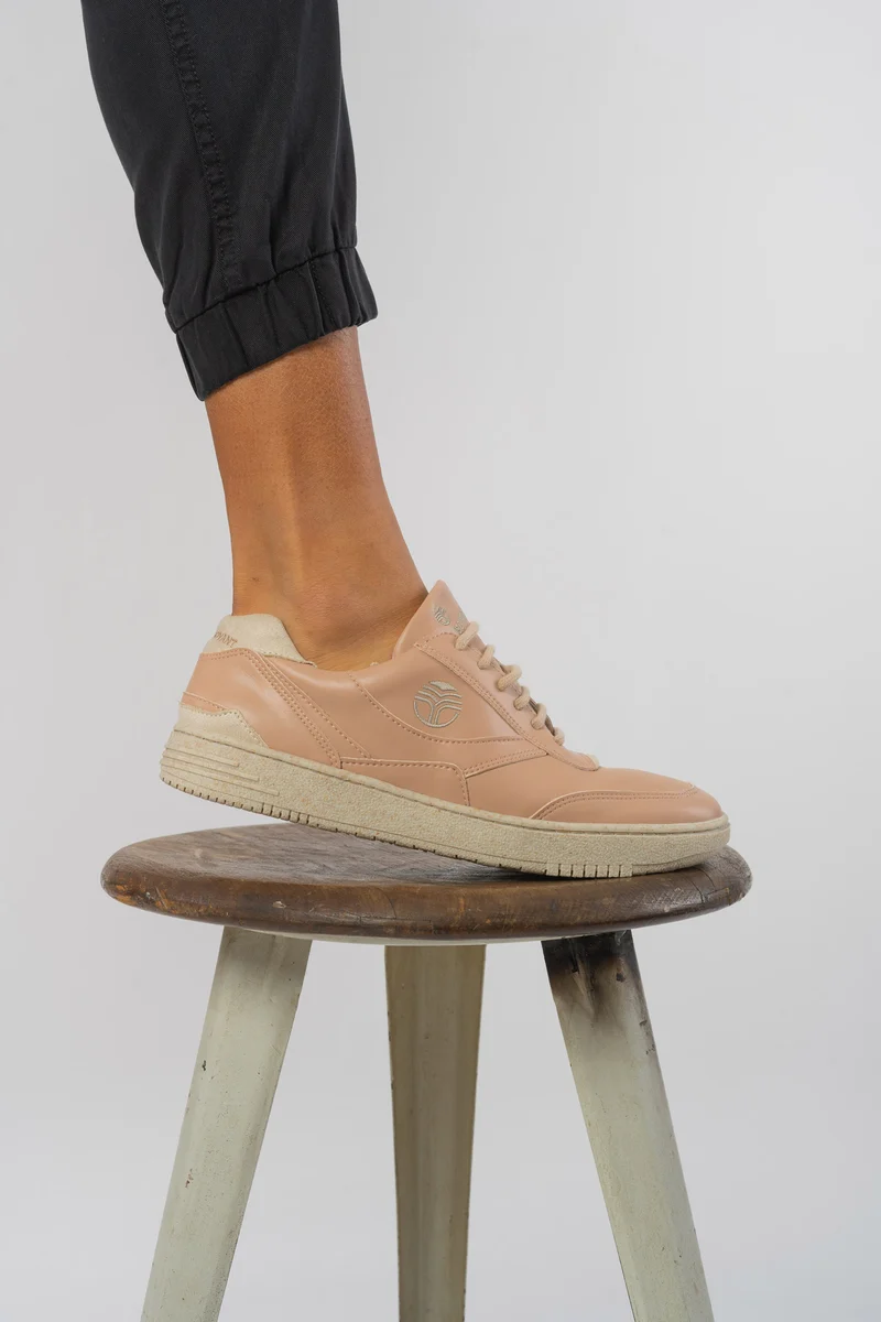 Rose Schuhe aus recyceltem Polyester
