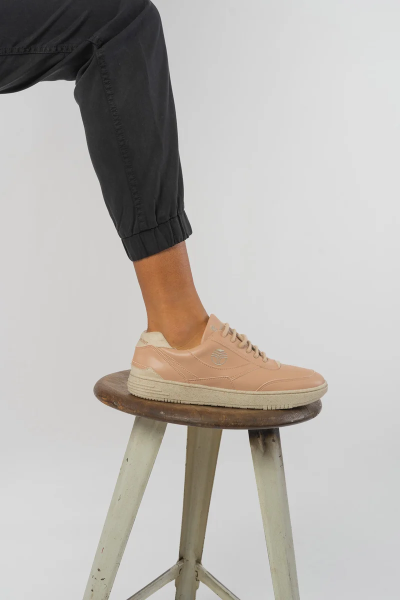 Rose Schuhe aus recyceltem Polyester