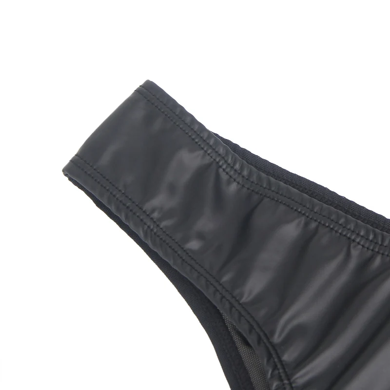 Schwarzer Slip aus PU-Leder – Mesh-Einsätze, Reißverschluss vorne und Baumwollpolster