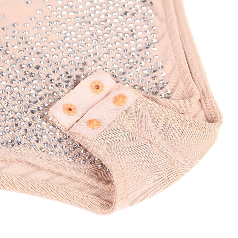 Beigefarbener Teddy-Pullover aus Mesh mit hohem Kragen – Langarm mit Strassdetails