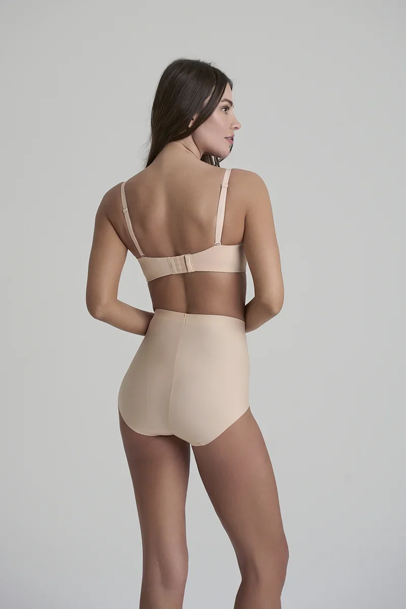 ByeBra – Smooth Essentials (mittlere Stützkraft) Slip mit mittelhohem Bund, 2er-Pack, Beige