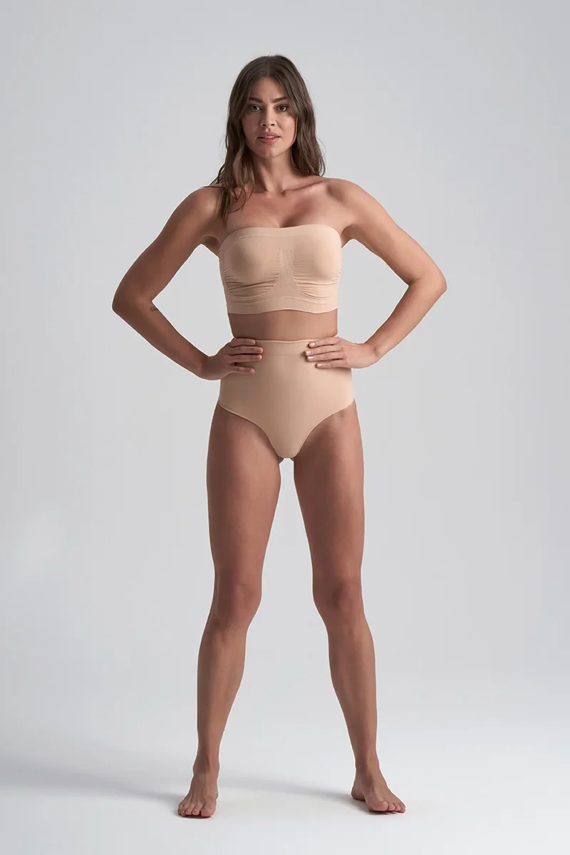 ByeBra – Nahtlose Shapewear (Starker Halt) Soft Touch String mit mittelhohem Bund, Beige