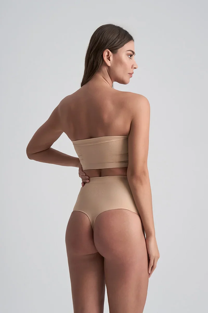 ByeBra – Nahtlose Shapewear (Starker Halt) Soft Touch String mit mittelhohem Bund, Beige