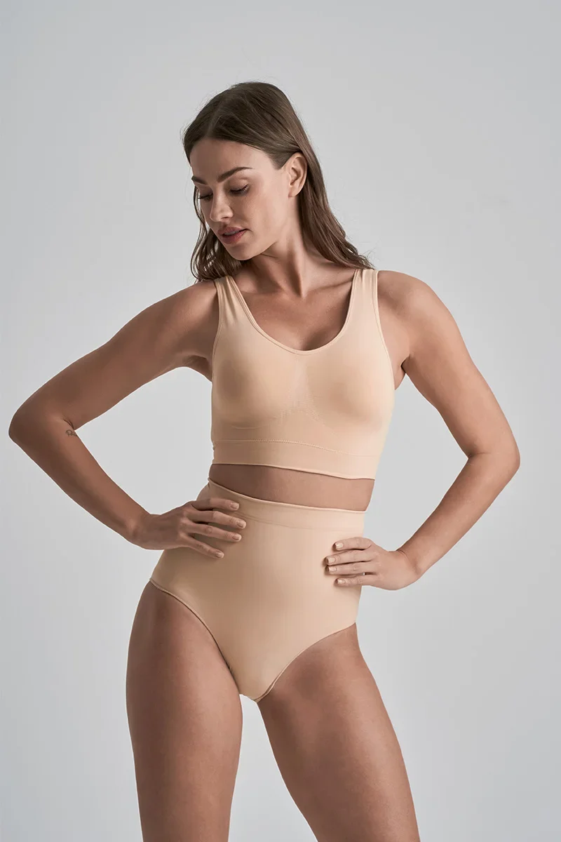 ByeBra – Nahtlose Shapewear (Starker Halt) Soft Touch Mid Waist Slip Beige