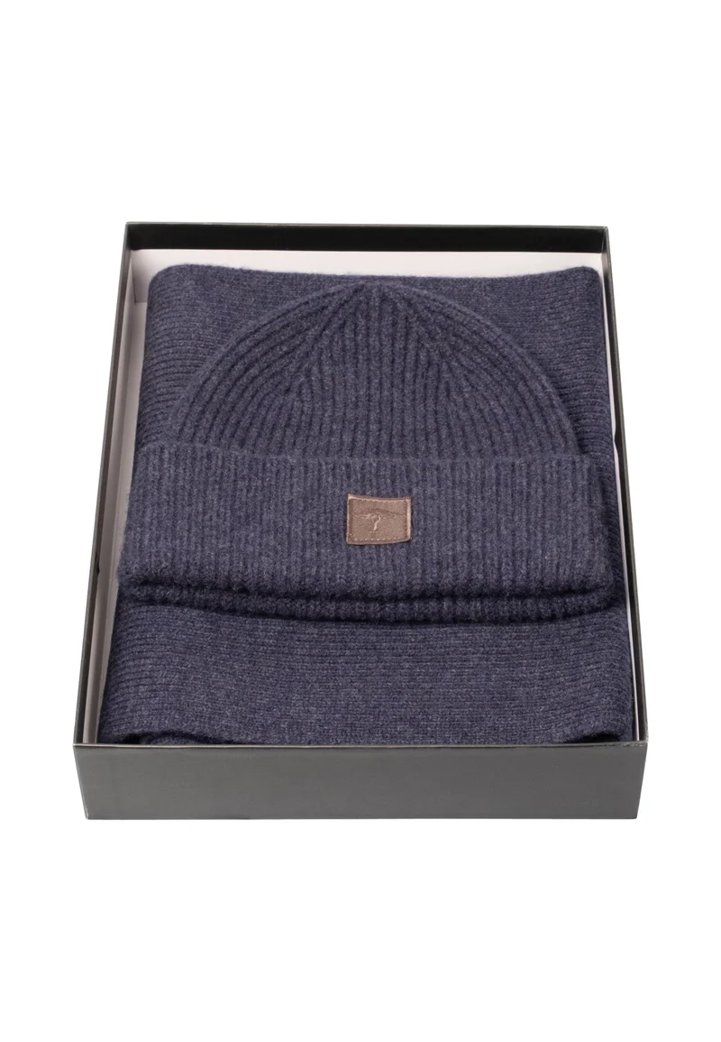 SET Beanie & Scarf