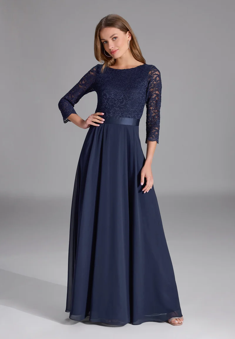 Abendkleid aus Spitze und Chiffon mit ¾ Arm