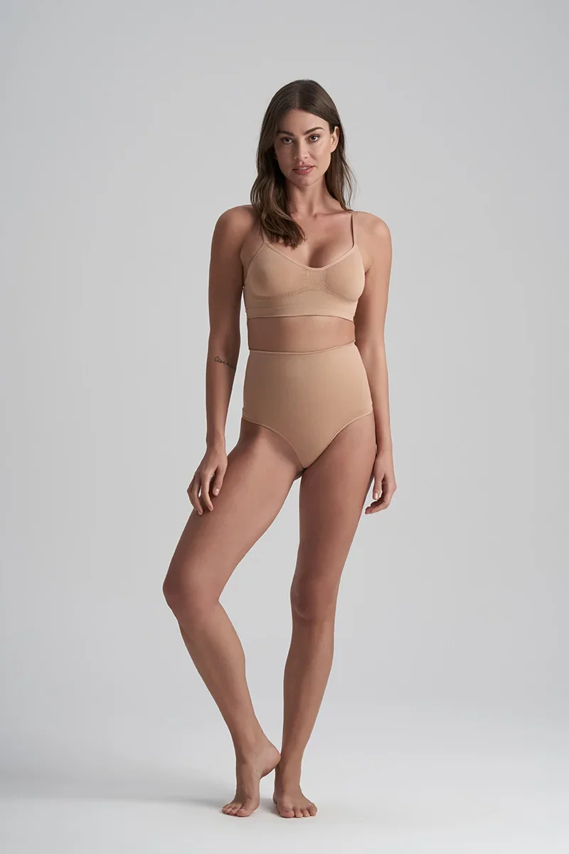 ByeBra – Nahtlose Shapewear (Starker Halt) Nahtloser High-Waist-Tanga Beige