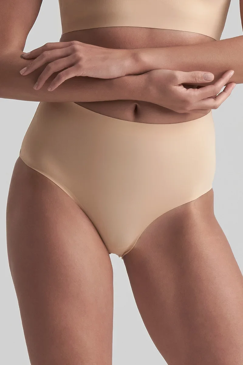 ByeBra – Unsichtbare Shapewear mit leichter Stützwirkung, unsichtbarer Slip mit mittelhohem Bund, Beige