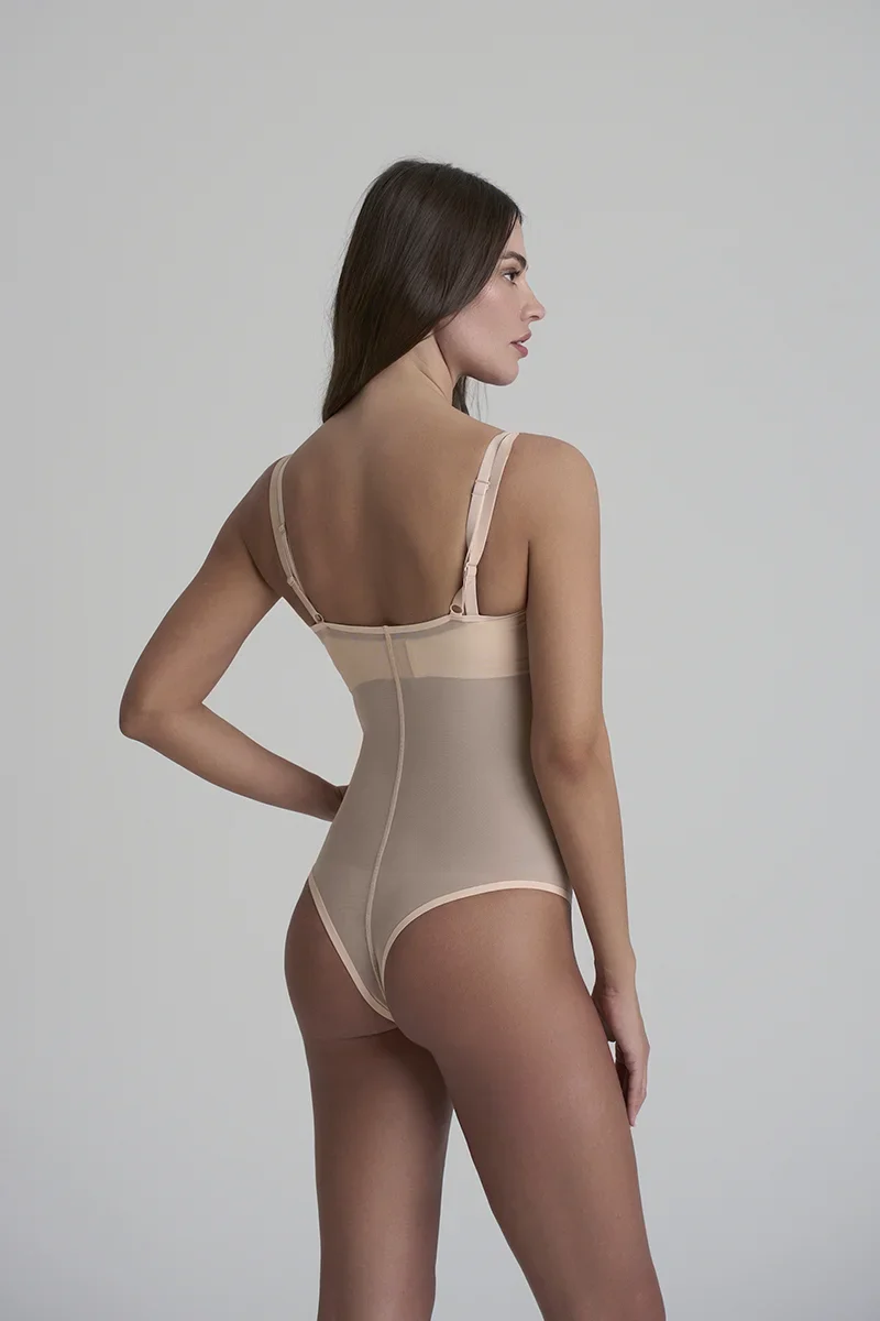 ByeBra – Formgebender Tüll-Body mit mittlerer Stützkraft, Beige
