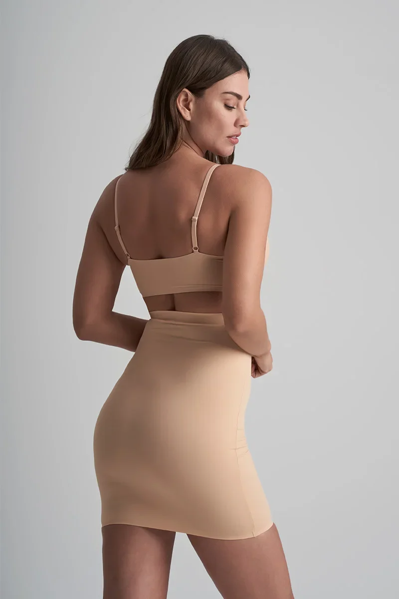 ByeBra – Unsichtbare Shapewear mit leichter Stütze und unsichtbarem Rock, Beige