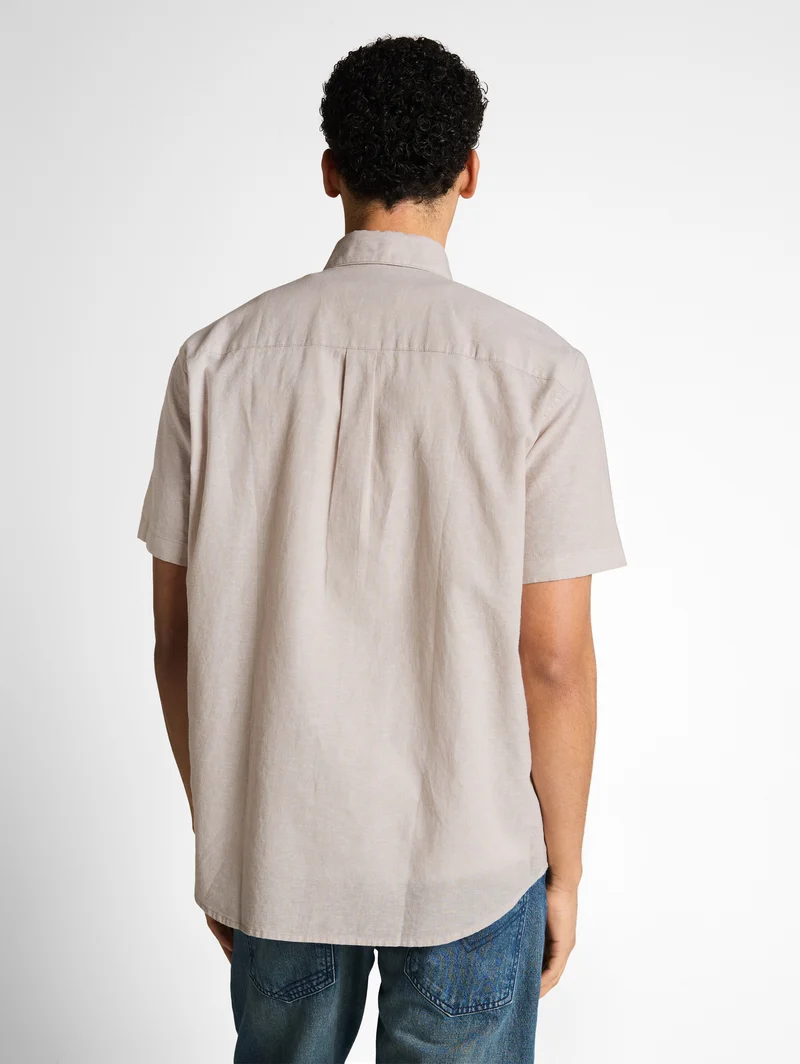 Relaxed Fit Kurzarmhemd mit Leinenanteil