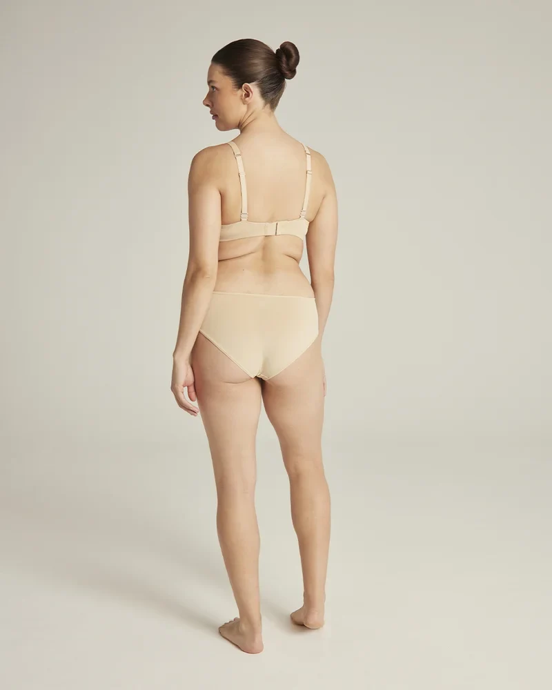 Nudea - Stretch-Bikinihose mit mittelhohem Bund, hellbraun