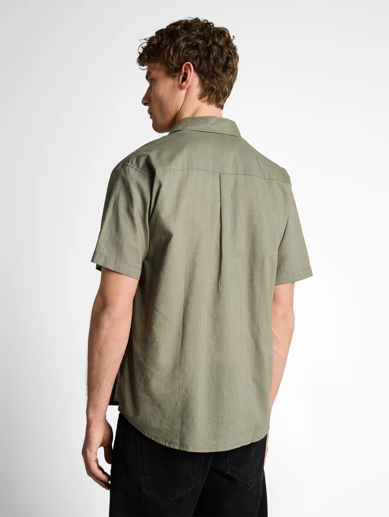 Relaxed Fit Kurzarmhemd mit Leinenanteil