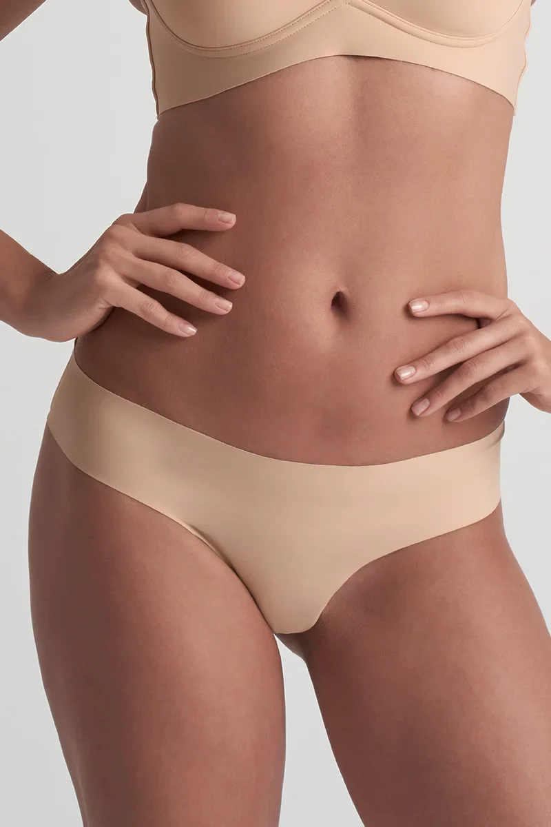 ByeBra – Po-Lifting-BH & Unterwäsche, 2er-Pack, unsichtbarer String, Beige & Schwarz