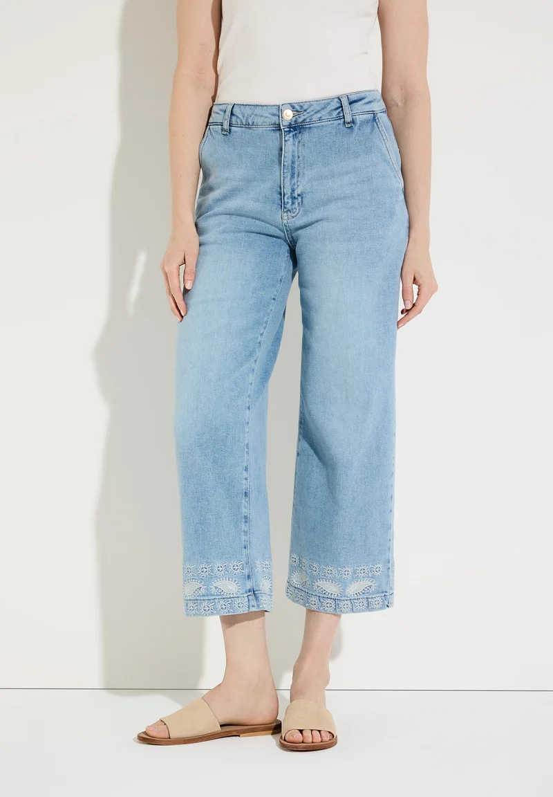 Jeans mit Stickerei am Saum